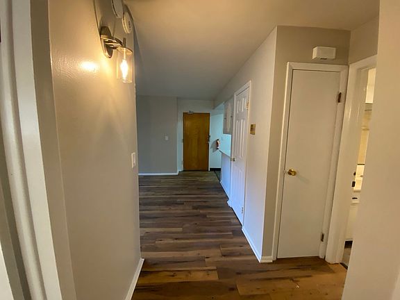 4th image of 1832 Winton Ave #101