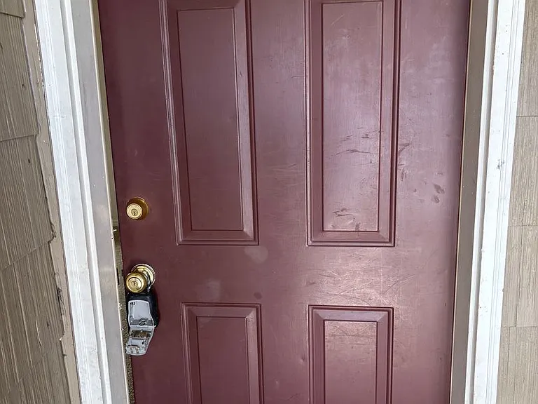 1 Bedroom Unit with Detached Garage in Prineville — Photo 2