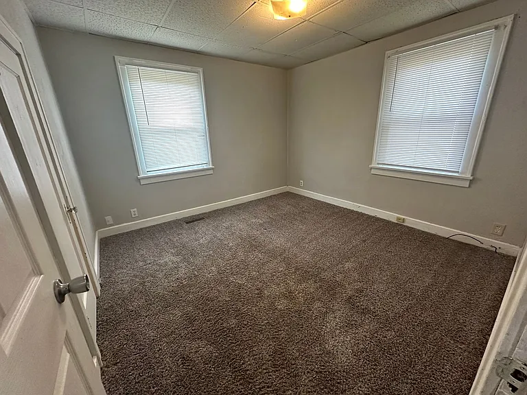 1122 W Rex St — Photo 7