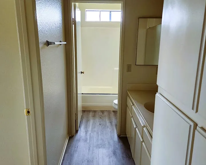 Villa Pacifica Apartments — Photo 15