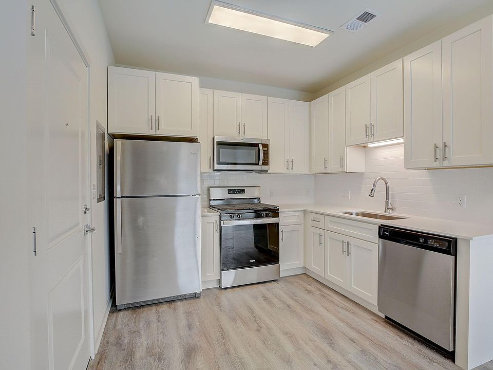 Morris Station Apartment Rentals with Virtual tours Mundelein, IL
