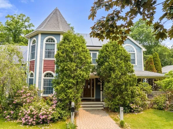 664 Greendale Ave, Needham, MA 02492