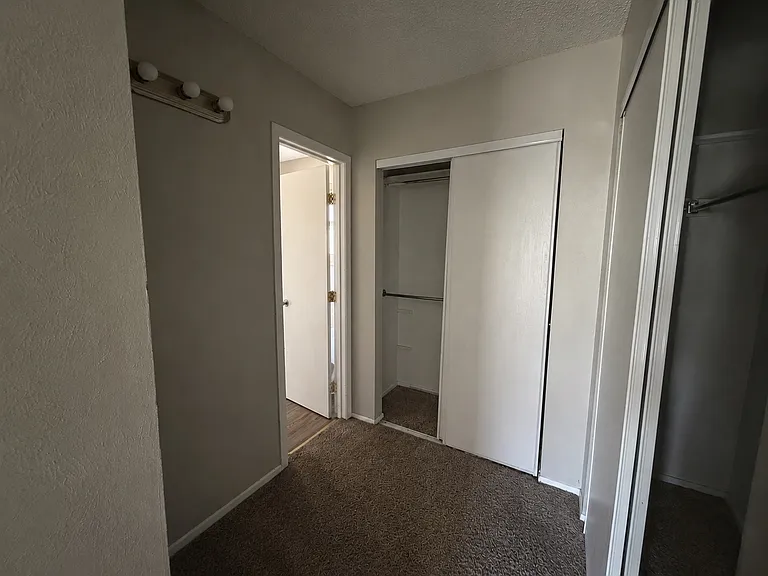 994 S Oakland Ct — Photo 15