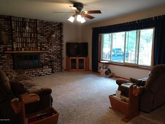 5th image of 468 W Tittabawassee St