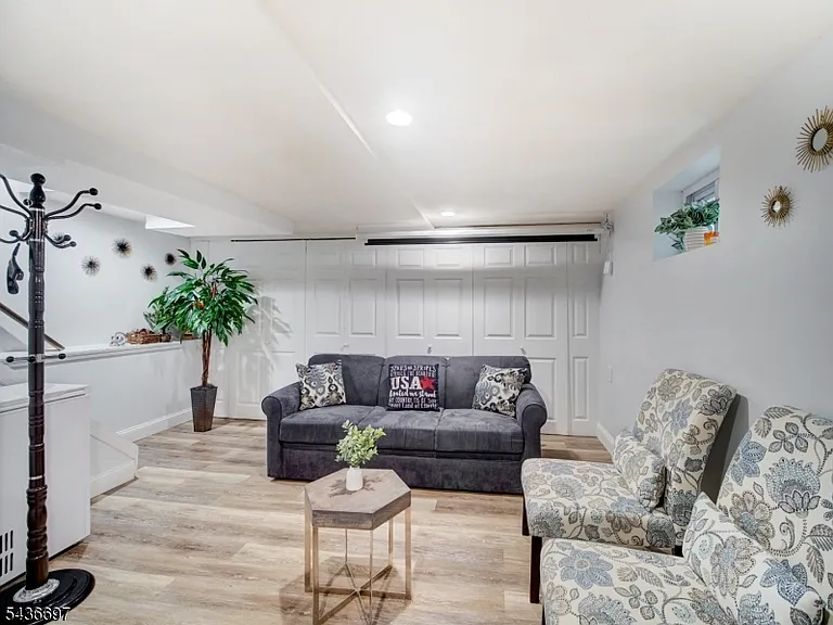 605 Crescent Dr — Photo 15