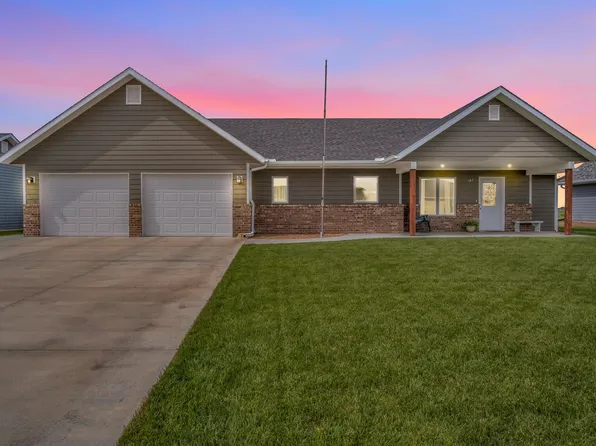 312 Redbud St, Moundridge, KS 67107