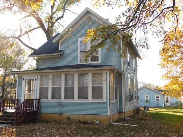 227 S Locust St, Momence, IL 60954