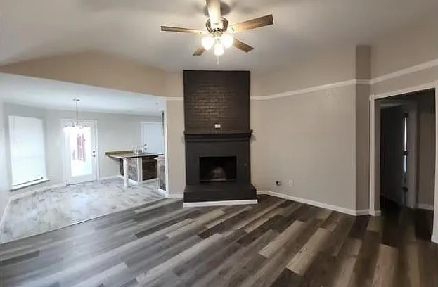 3 bed, 2.0 bath, 1307 sqft, $2,000 — Photo 3