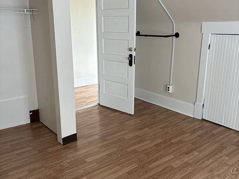 521 Locust Ave — Photo 16