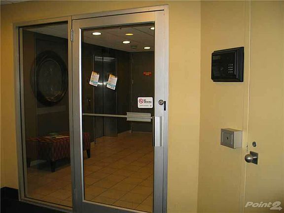Lobby_Reception-Secure Lobby Entrance off Street (Transit Way)