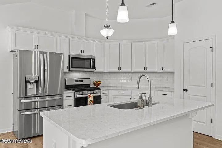 816 Knoll Cir — Photo 7