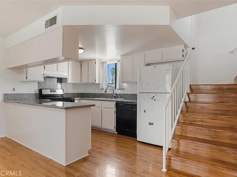 1129 Linden Ave #5 — Photo 9