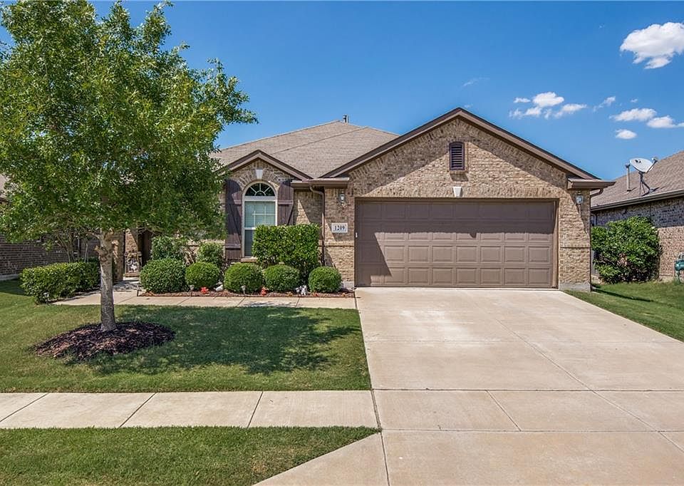 1st image of 1209 Catbird Dr