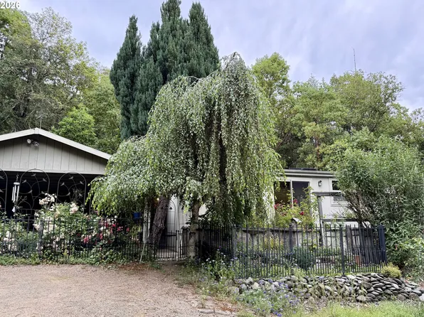1166 Clarks Branch Rd, Myrtle Creek, OR 97457