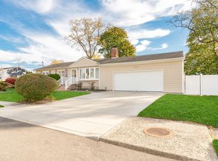 53 1st St, Brentwood, NY 11717