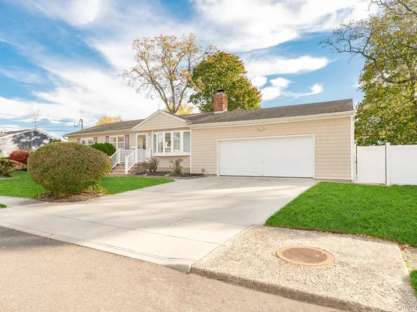 53 1st Street, Brentwood, NY 11717