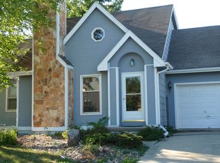 7021 Hickory Ln, Urbandale, IA 50322
