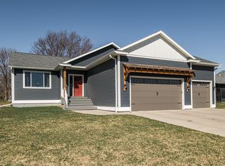 208 5th Ave NW, Hayfield, MN 55940