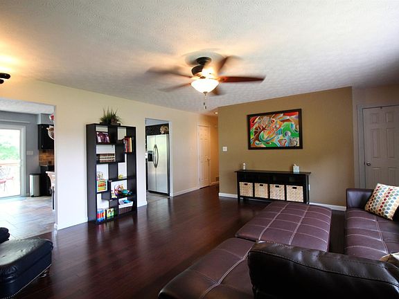 2nd image of 221 Cawood Ct