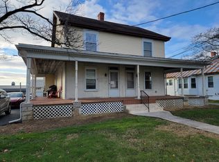 984 W Main St APT 3, New Holland, PA 17557