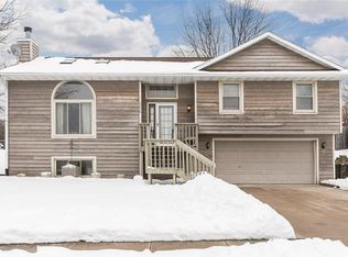3040 7th St, Marion, IA 52302