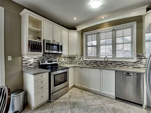 45 Montreal Cir — Photo 3