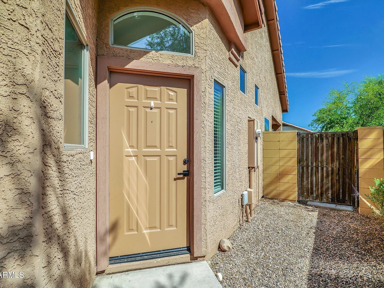 3 bed, 2.0 bath, 1218 sqft, $2,395 — Photo 2