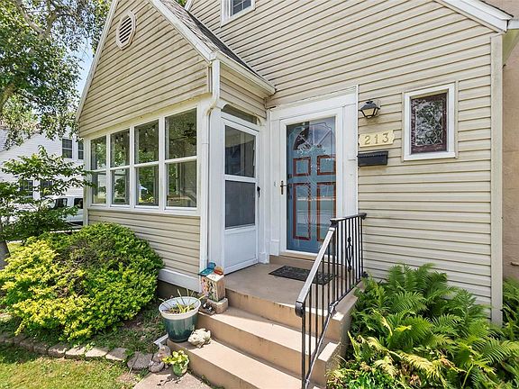 4th image of 213 W Park St