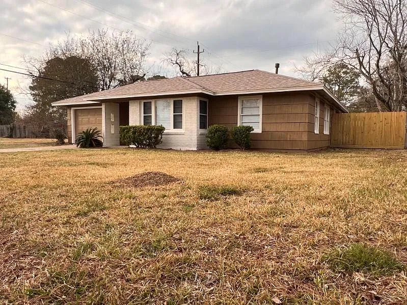 3 bed, 2.0 bath, 1014 sqft, $2,000 — Photo 1