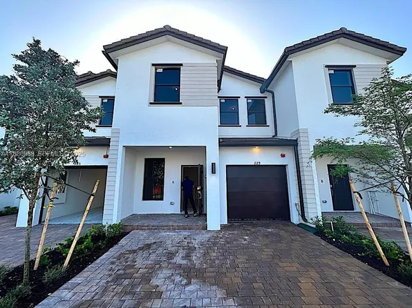 264 SW 159th Way, Pembroke Pines, FL 33027