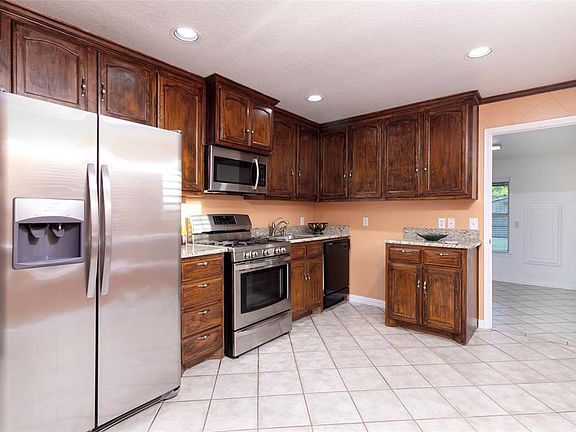 3rd image of 217 Cascade Dr