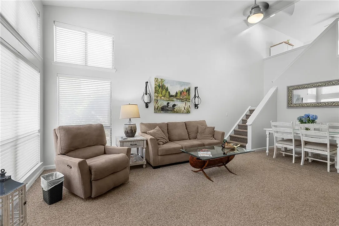 4 bed, 3.0 bath, 2300 sqft, $2,650 — Photo 4