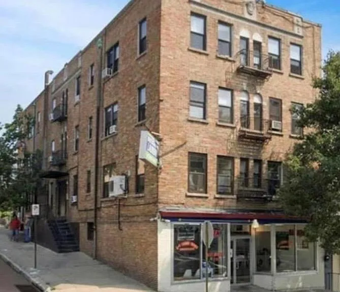 397 W Allen St #5 — Photo 1