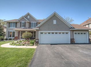 17244 Acorn Rdg, Eden Prairie, MN 55347