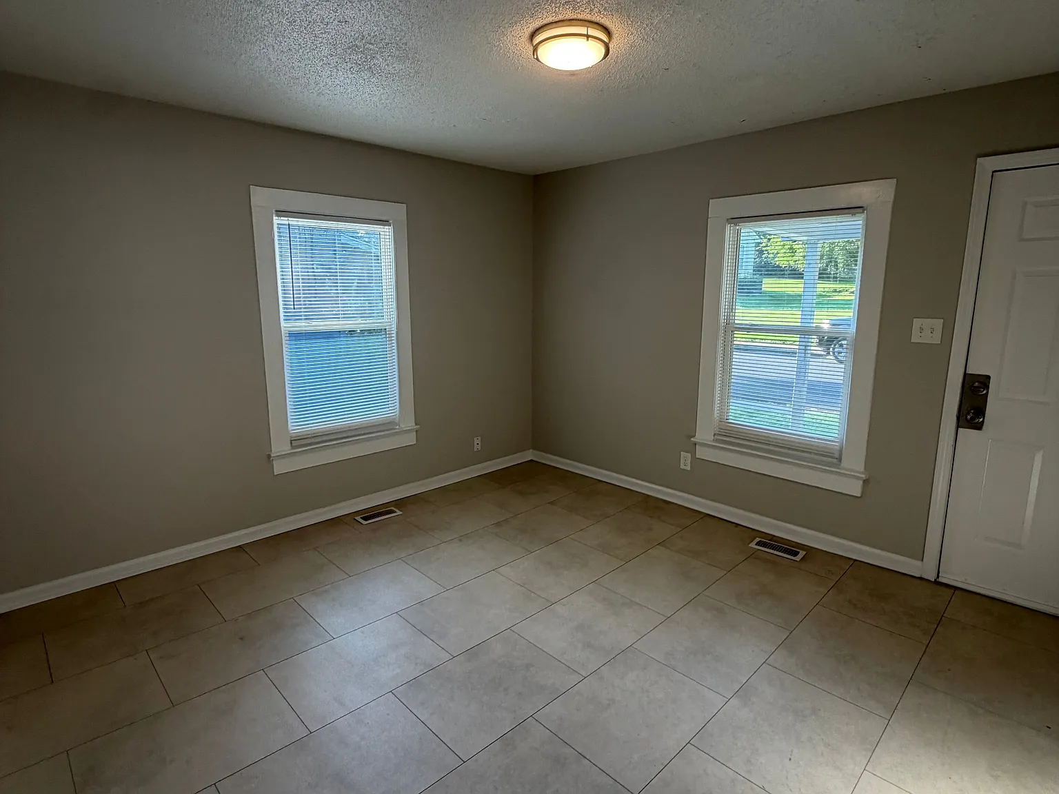 2 bed, 676 sqft, $995 — Photo 4