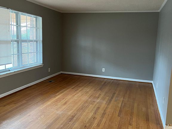 3rd image of 1630 Greenhills Dr