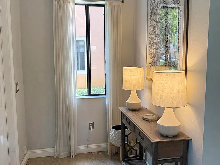 2600 Venetian Dr — Photo 2
