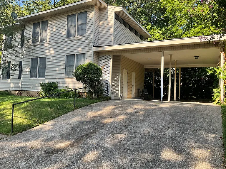 602 Dudley Dr — Photo 2