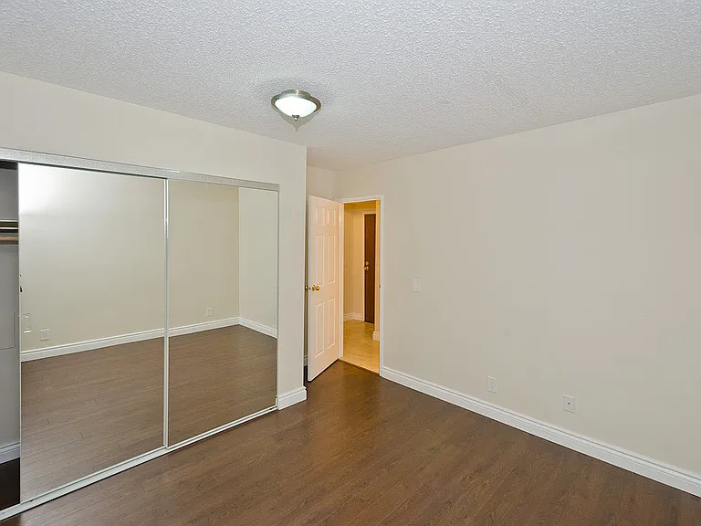 247 20th Ave NE #1 — Photo 12