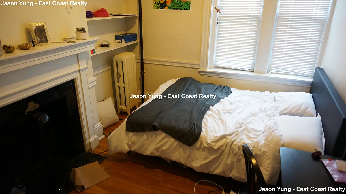 Building Photo - 54 Egmont St #1