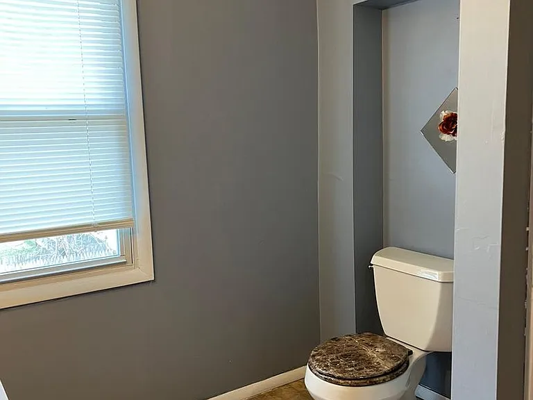 5083 Homestead Ave — Photo 12