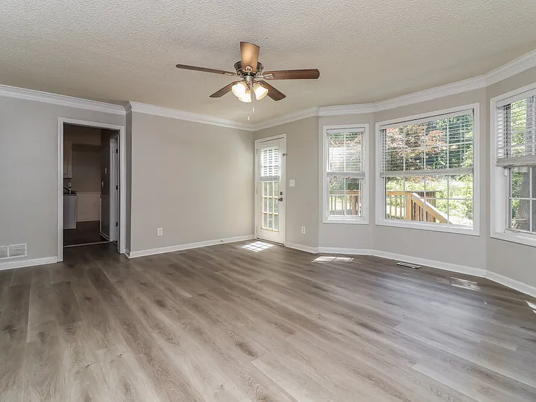 2249 June Ct SW — Photo 7