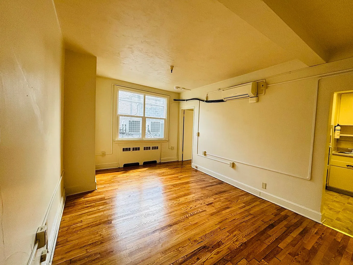 1 Bedroom, 1 Bath Apartment — Photo 4