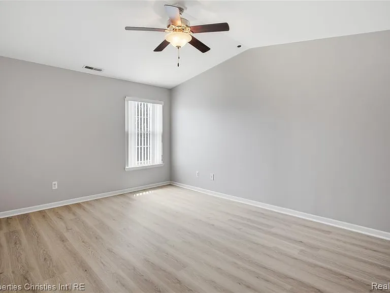 8413 Heywood Cir — Photo 15