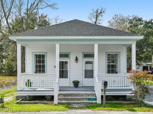 227 Seal Ave, Pass Christian, MS 39571