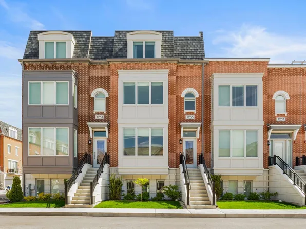 1255 Gateway Ct, Northbrook, IL 60062