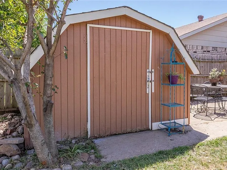 908 Cooper Ln — Photo 34