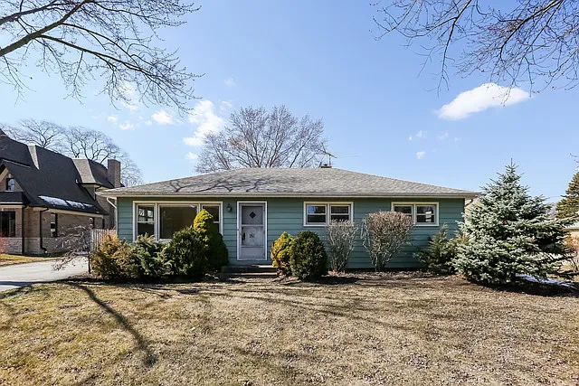1672 Holly Ave photo 1