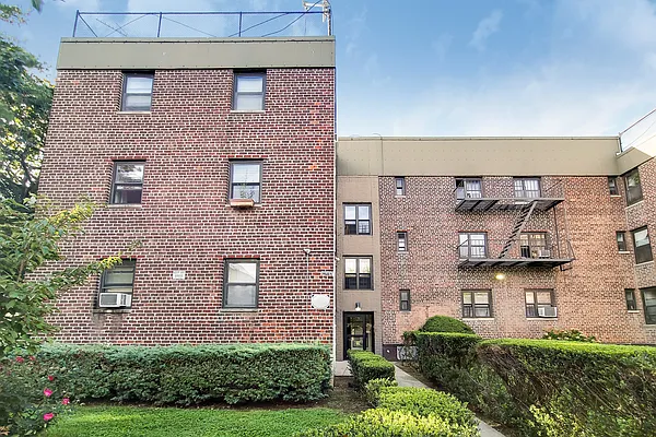 Rented by Revona Properties | media 8