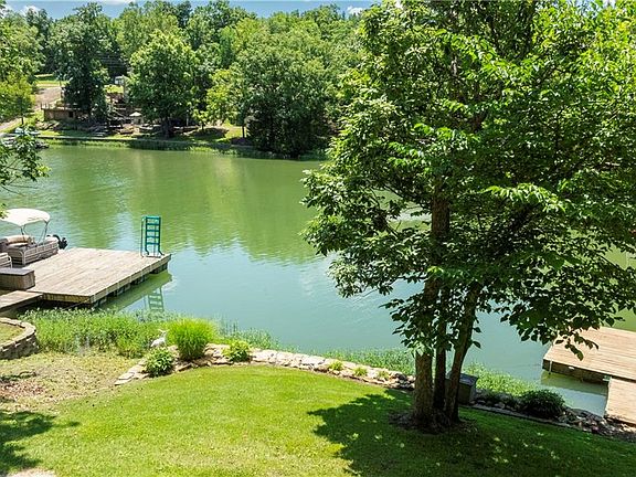2nd image of 197 SW Lakeside Dr